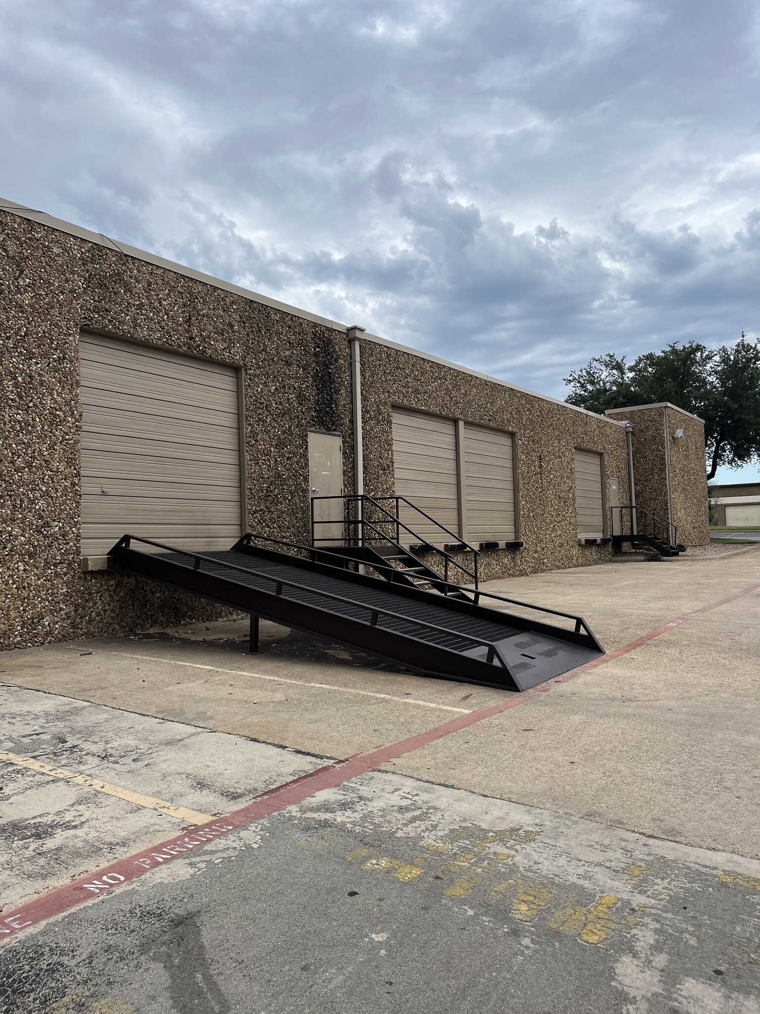 Oakhollow Business Park Complex